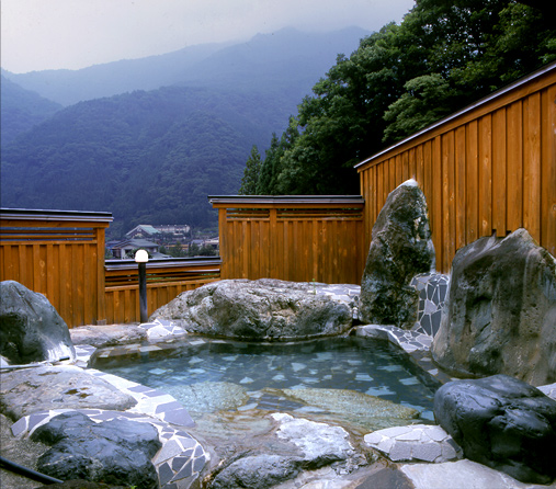 Luxurious rotenburo open-air bath matched with the grandeur of nature Reserved private open-air bath